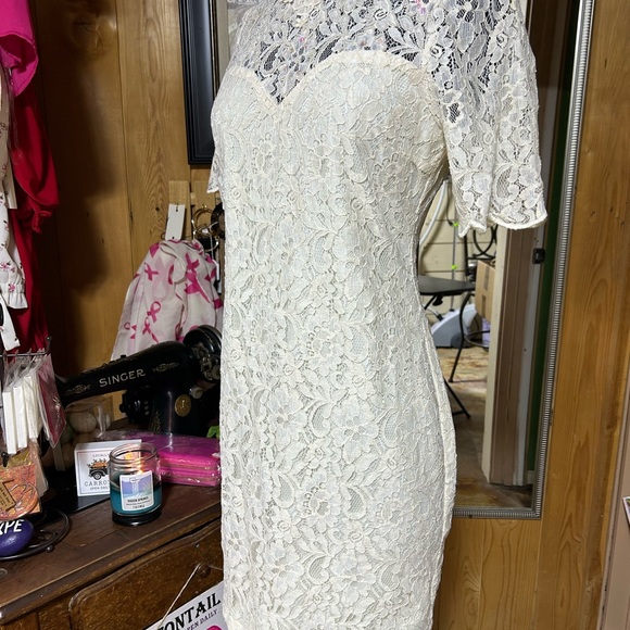 Cream Floral Lace Mini Dress NWT Size Medium - Picture 6 of 11